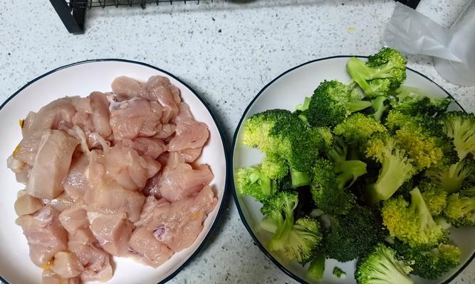 狗狗的饭菜搭配之道（探索狗狗饭菜搭配的最佳选择）