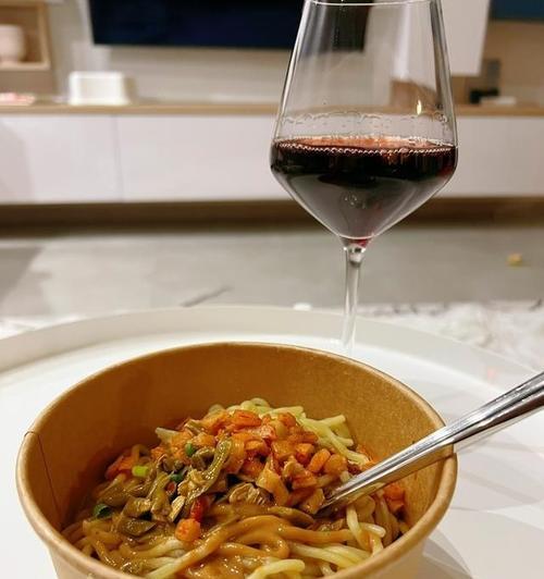 法国人的日常饮食习惯（探索法国人餐桌上的独特美食）